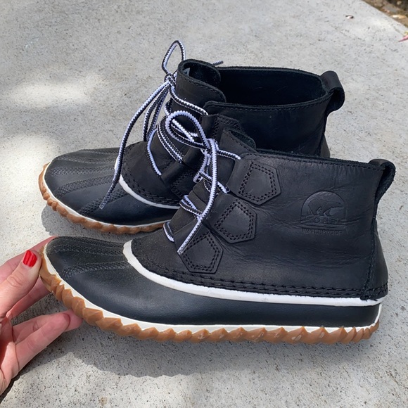 Sorel Out n About Lace Up Black & White Boots - Picture 2 of 9